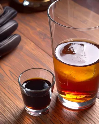 Flying Hirsch in a highball glass