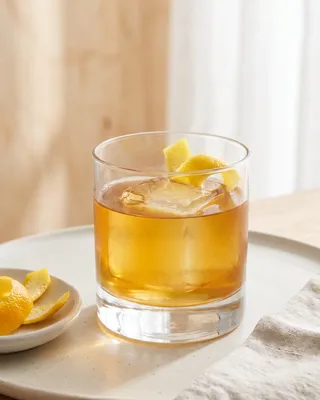 Monte Carlo in a rocks glass with lemon