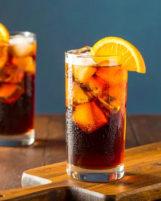 Kalimotxo in a highball glass